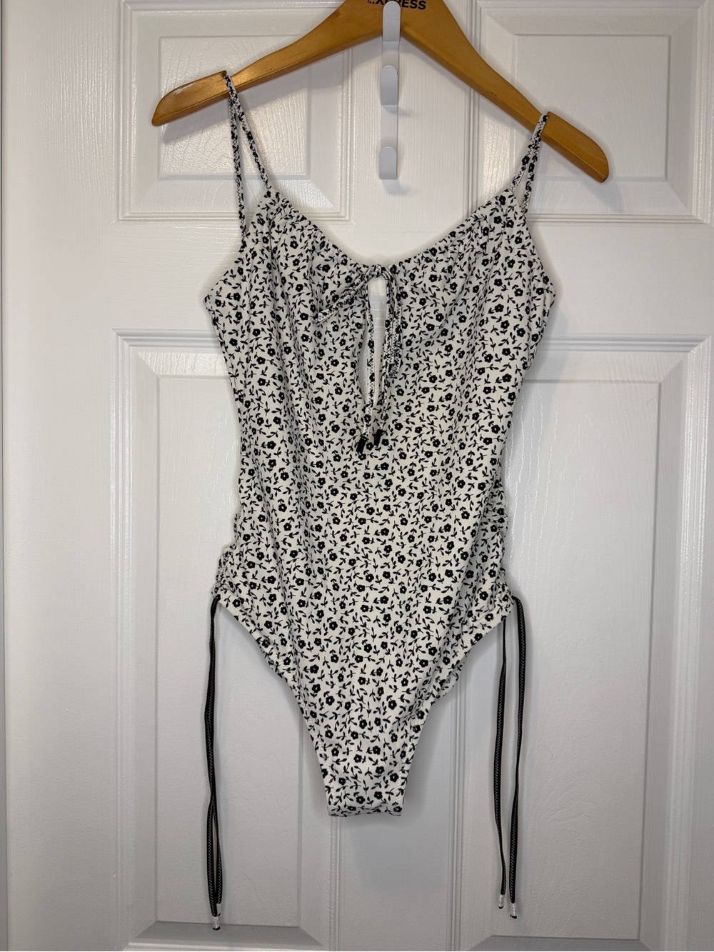 Kisuii Black & White One Piece swimsuit